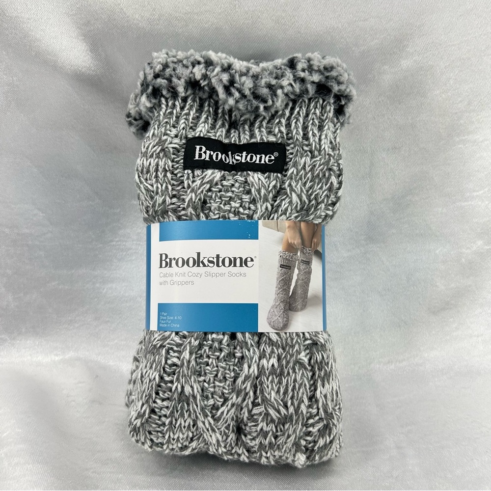 Brookstone Gray Cable Knit Slipper Socks with Grippers Size OS 4-10